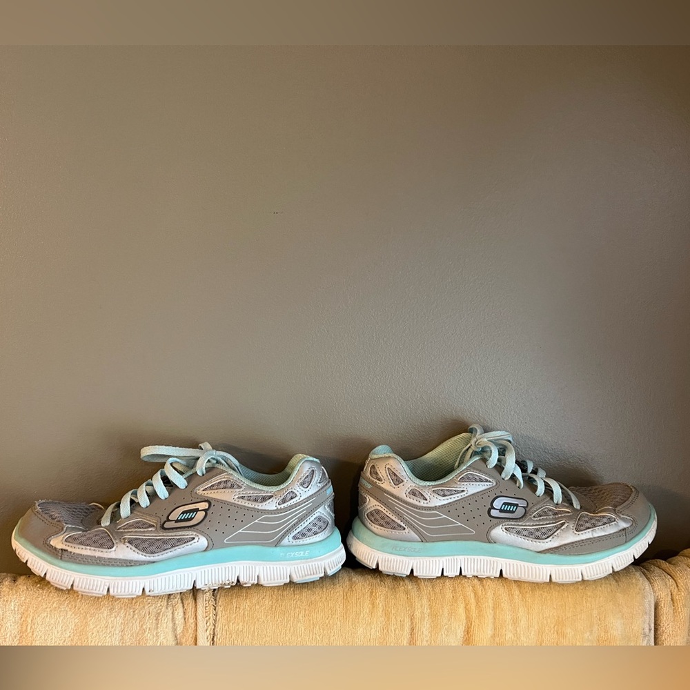 Sketchers Sneakers